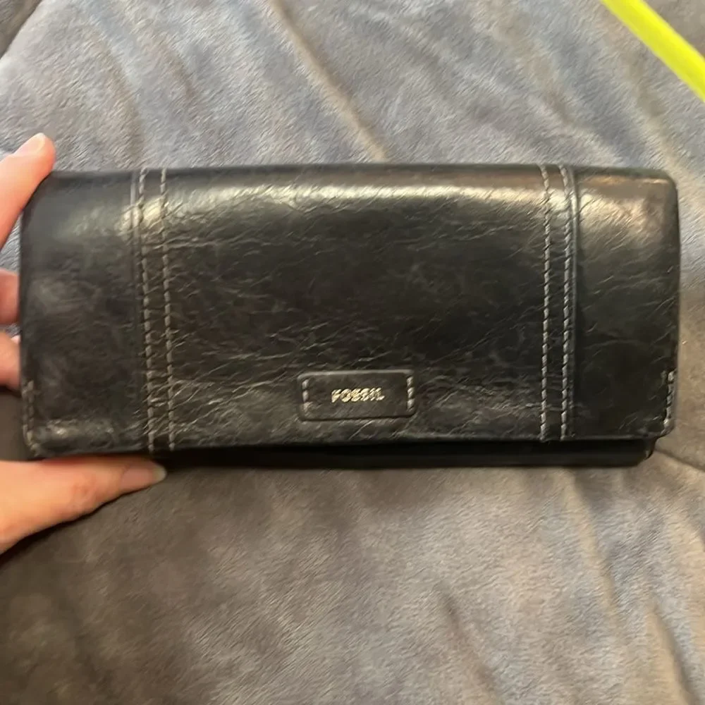 Fossil Ellis 29 Black Leather Wallet Clutch